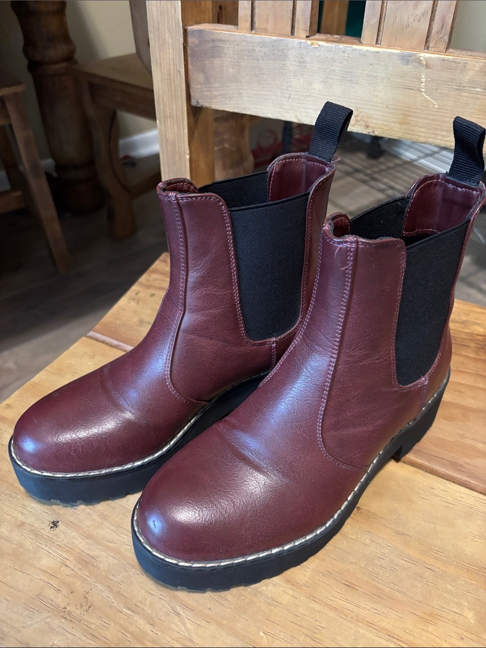 Women's Chelsea Platform Ankle Boots - Burgundy
